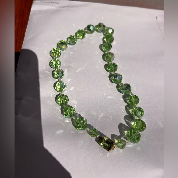 Vintage green Aurora Borealis Crystal Rhinestone gold clasp Strand 60 g Necklace - Picture 5 of 7
